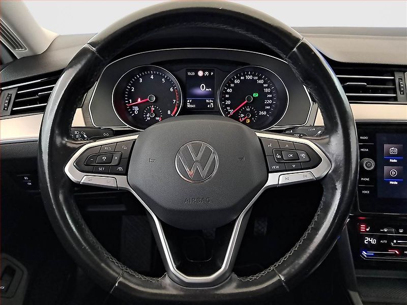Volkswagen Passat (2020) 1.5 TSI - fotka 27 z 28