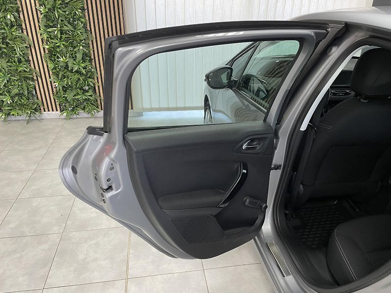Peugeot 208 1.2 PT ČR 1.MAJ.SERVISKA       - fotka 17 z 25
