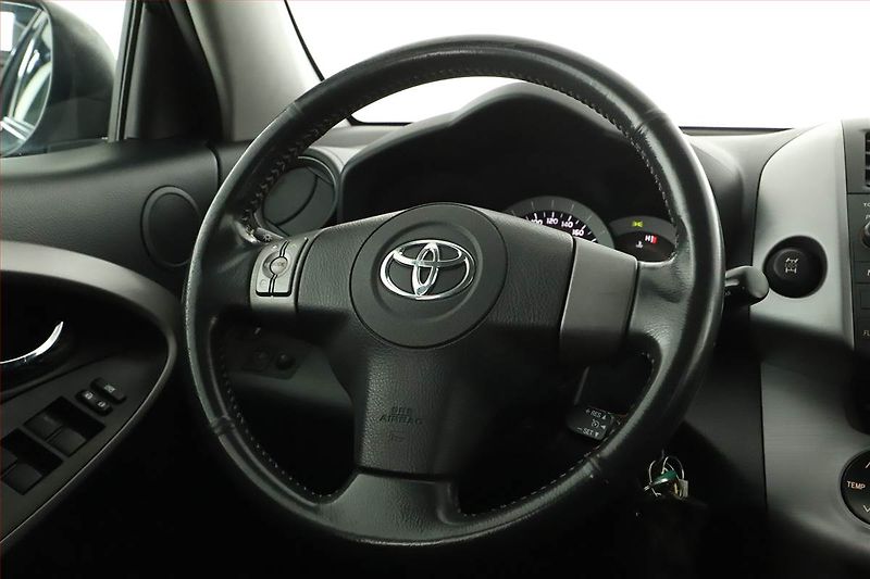 Toyota RAV4 (2008) 2.2 D-4D, 4X4, Tempomat - fotka 12 z 13