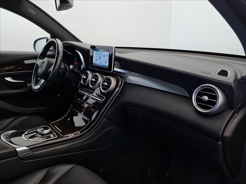 Mercedes-Benz GLC 250 d 4MATIC kupé - fotka 14 z 21