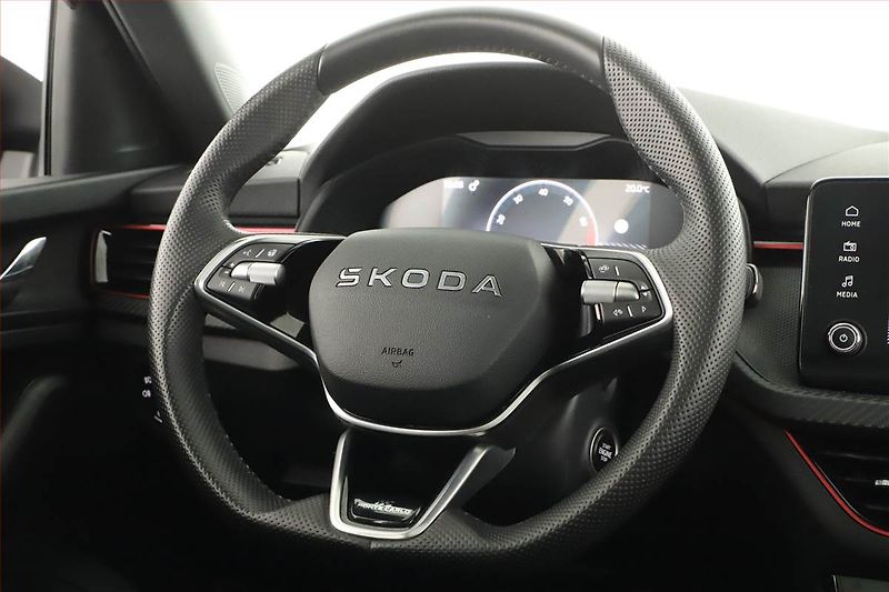 Škoda Kamiq (2025) 1.0 TSI, MONTE CARLO, KEYLESS - fotka 10 z 17