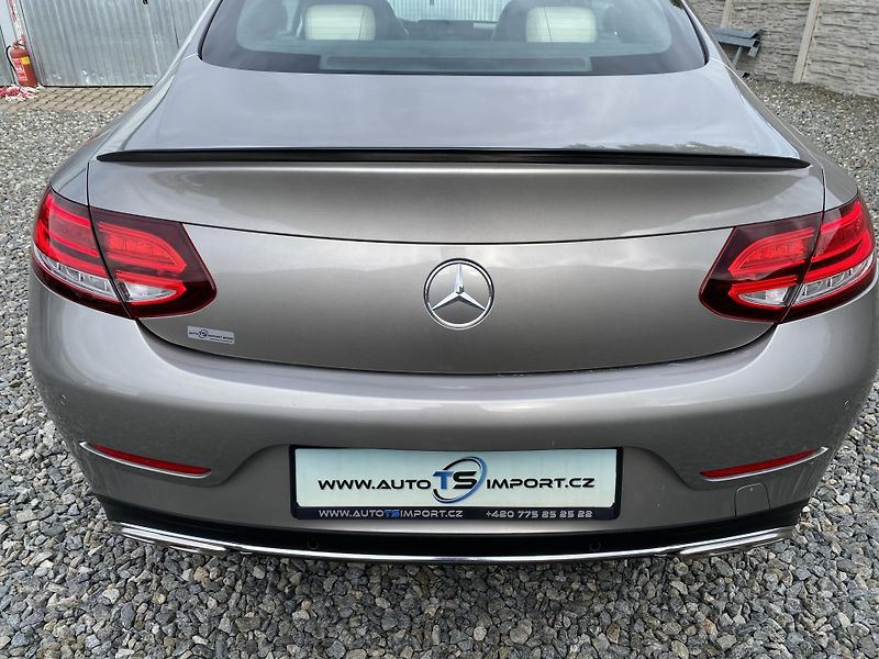 Mercedes-Benz Třídy C C 400 COUPE 4MATIC 51.000KM - fotka 39 z 149