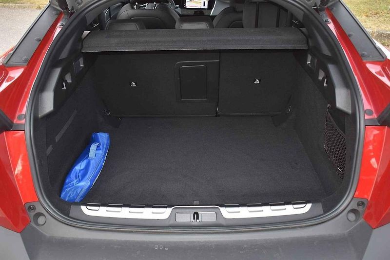 Peugeot 408 je solidně prostorný rodinný vůz s atraktivním vzhledem