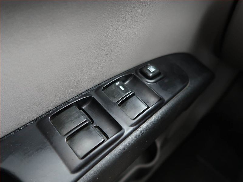 Mitsubishi L200 (2007) 2.5 DI-D, 4X4 - fotka 16 z 17