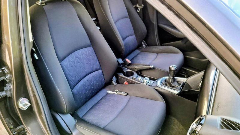 Mazda 2 1.5 benzin 66 kw max. výbava - fotka 18 z 30