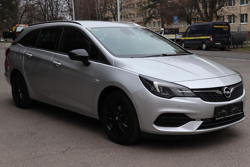 Opel Astra SPORTS TOURER+ 1.2 81kW - fotka 7 z 50