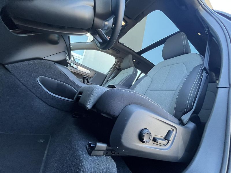 Volvo XC40 B3 FWD BE // 360 // kola - fotka 22 z 51