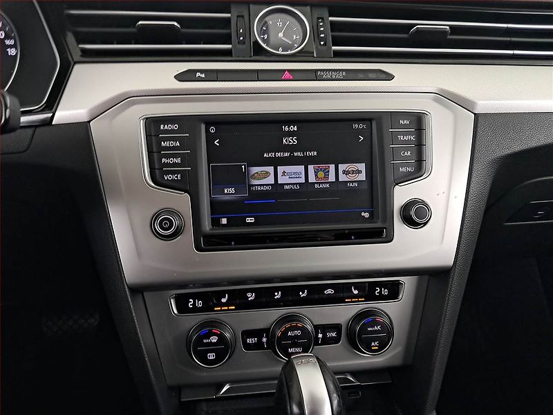 Volkswagen Passat (2017) 2.0 TDI, Automat, Navi - fotka 12 z 21