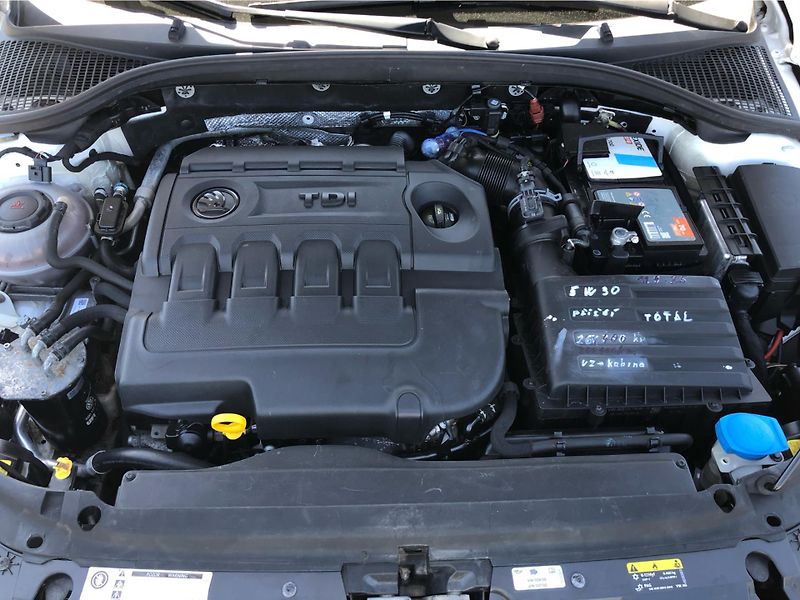 Škoda Octavia Combi 1.6 TDi Ambition - fotka 26 z 26
