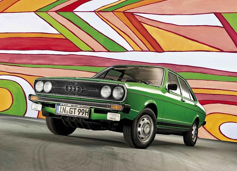 Audi 80 na dobové reklamní fotografii