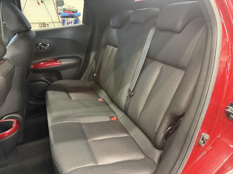 Nissan Juke 1.2 DIG-T N-CONNECTA 85 kW - fotka 16 z 19