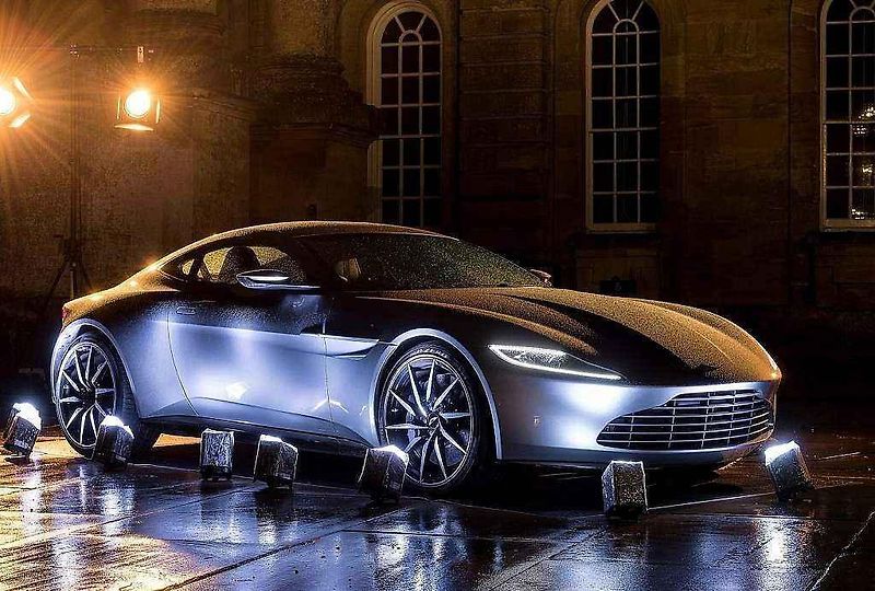 Aston Martin DB10.