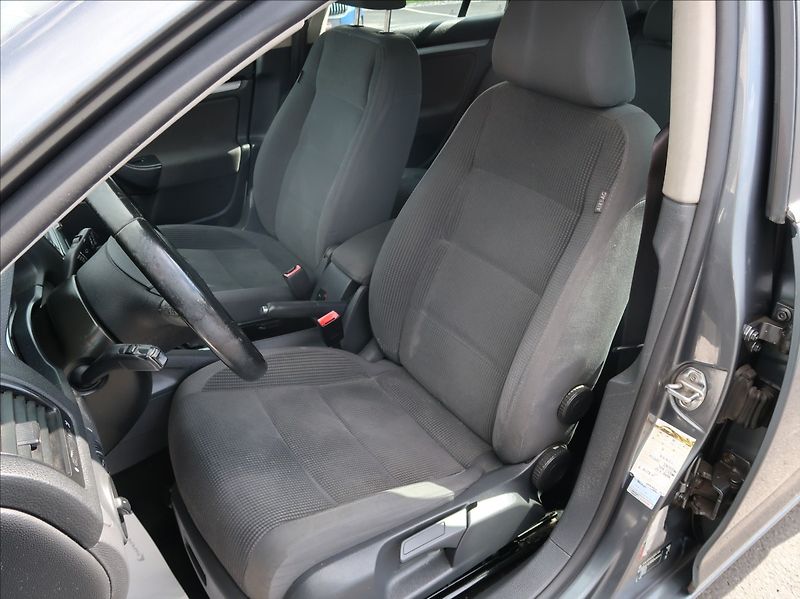 Volkswagen Golf 1,9 TDi,77kW,Aut.klima,tempoma - fotka 10 z 21