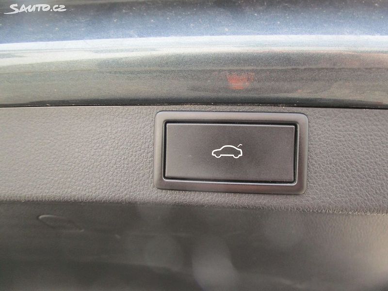 Škoda Octavia 1,5TSI-110KW + STK ČR - fotka 12 z 26