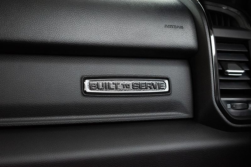Dodge RAM 5.7 HEMI BIGHORN 4x4*PPF*ČR 1M - fotka 40 z 49
