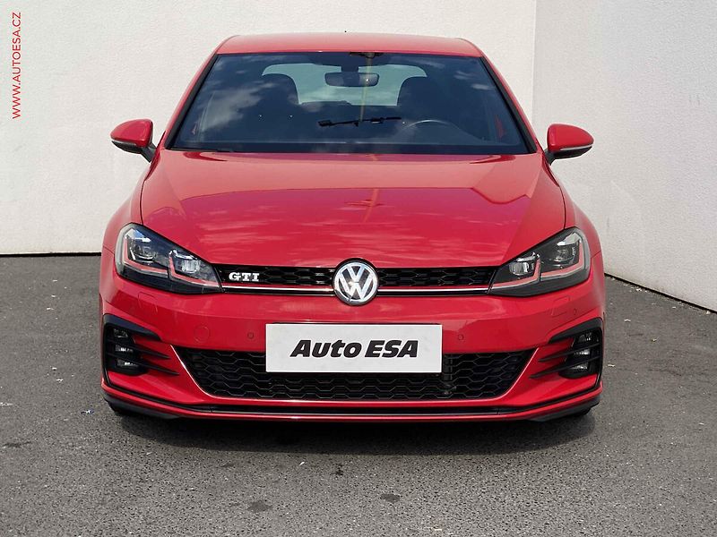 Volkswagen Golf (2018) 2.0 TSi, GTi, DSG, LED - fotka 2 z 20