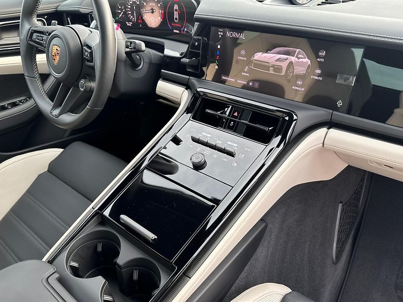 Porsche Panamera GTS - fotka 19 z 30