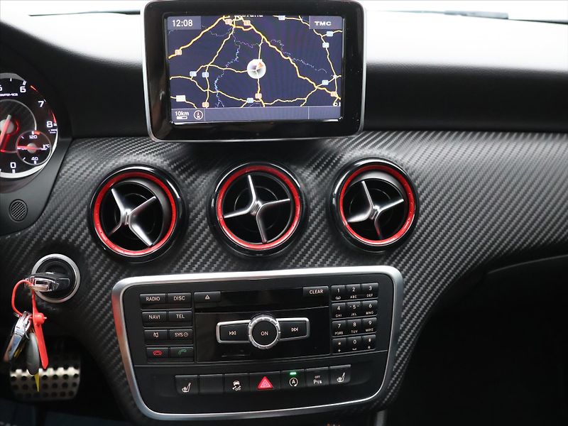 Mercedes-Benz Třídy A 2,0 45 265 kW 4Matic AMG Aut. - fotka 23 z 33