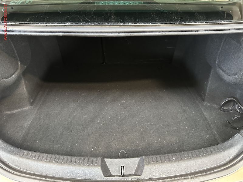 Renault Mégane (2018) 1.6 i, ČR, AC, tempo, park - fotka 7 z 22