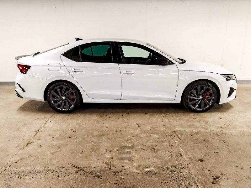 Škoda Octavia (2024) 2.0 TSI 195 kW DSG RS - fotka 27 z 31