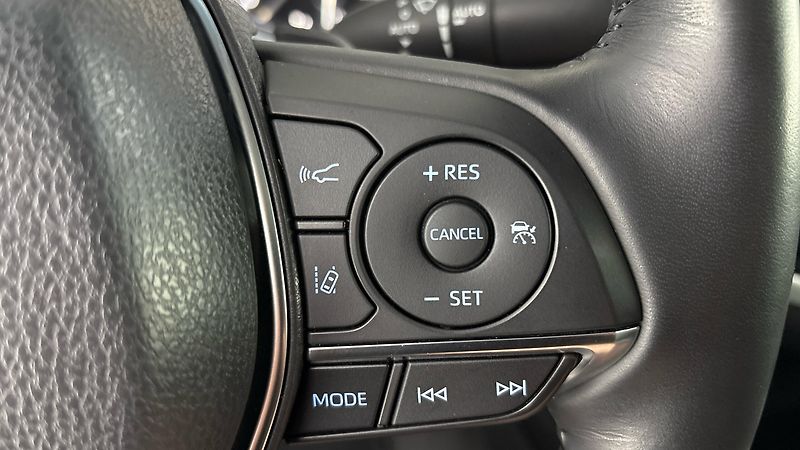 Toyota Camry 2.5 Hybrid AUT Executive - fotka 13 z 26