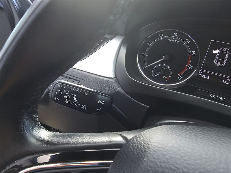Škoda Rapid 1,0 TSi Drive NAVI ALU - fotka 17 z 39