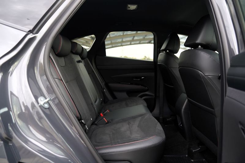 Hyundai Tucson 1.6 TGDi DCT/4x4/N LINE/Premiu - fotka 29 z 46