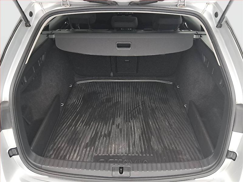 Škoda Octavia (2023) Ambition 2.0 TDI, ČR,1.maj - fotka 13 z 17