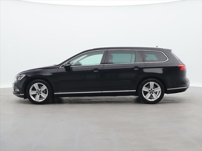 Volkswagen Passat 1,6 TDI Highline Tažné Panoram - fotka 4 z 37