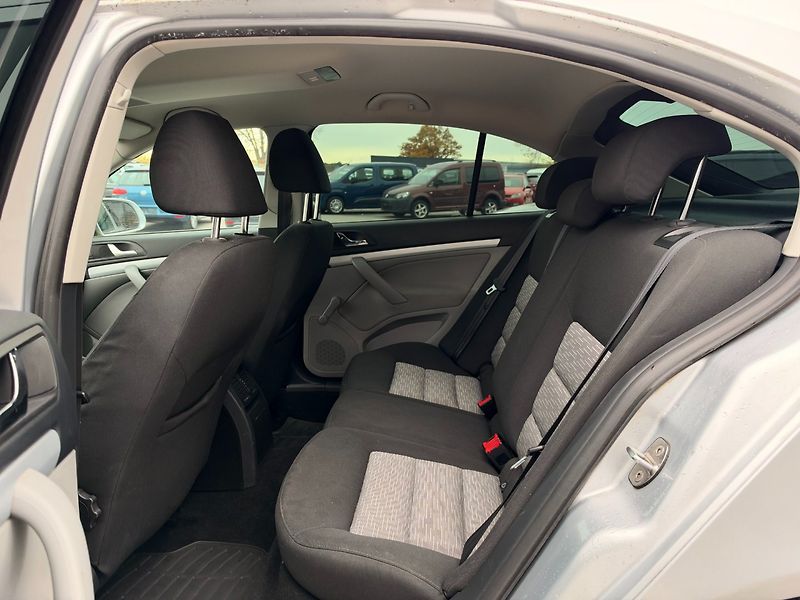 Škoda Octavia (2010) 1,2 TSI 77 Kw - fotka 13 z 30