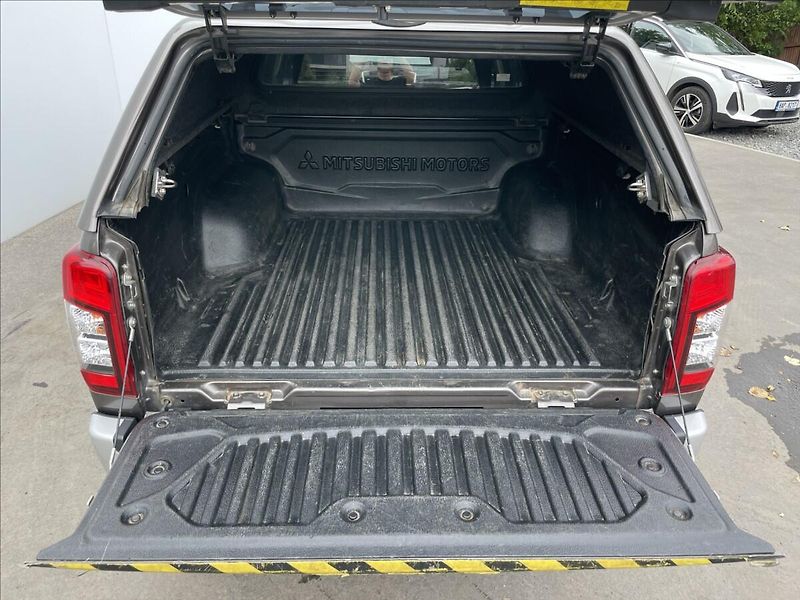 Mitsubishi L200 2,3 DI-D 4WD Double Cab TAŽNÉ - fotka 23 z 23