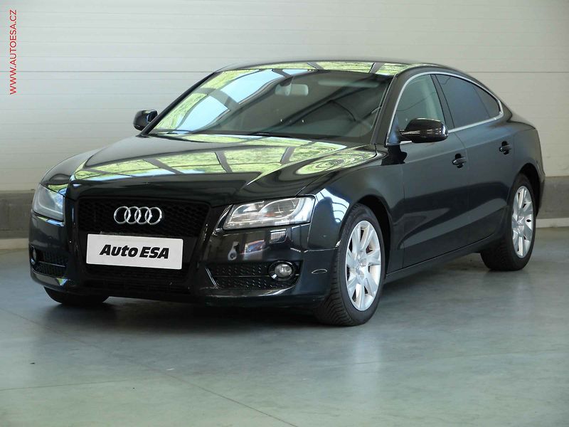 Audi A5 (2010) 2.0TDi, AC, park.čidla - fotka 3 z 16