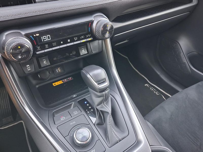 Toyota RAV4 2.5 HSD e-CVT AWD GR-Sport - fotka 17 z 24