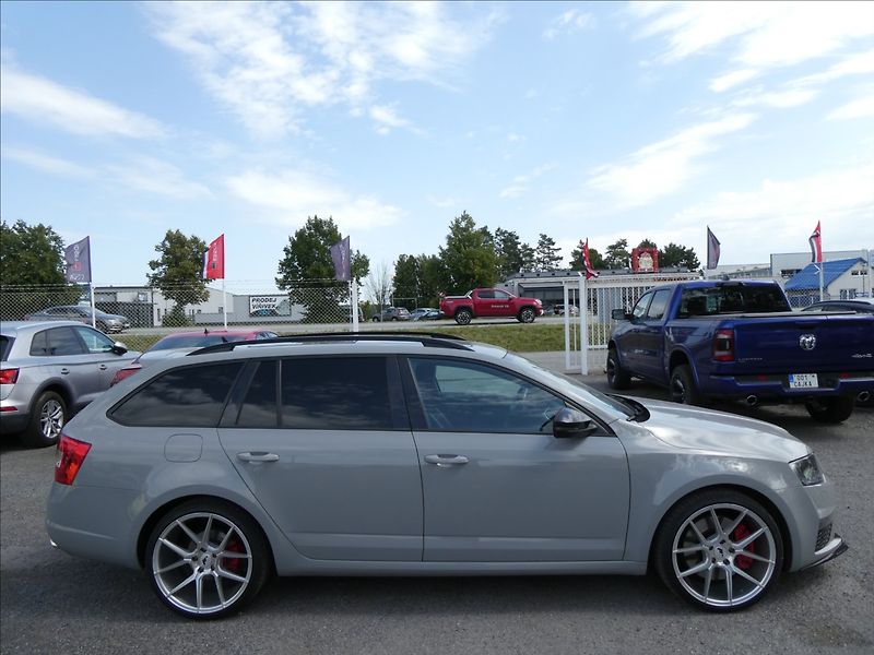 Škoda Octavia 2,0 TSi 162kW RS NAVI,EL. ŠÍBR - fotka 12 z 47