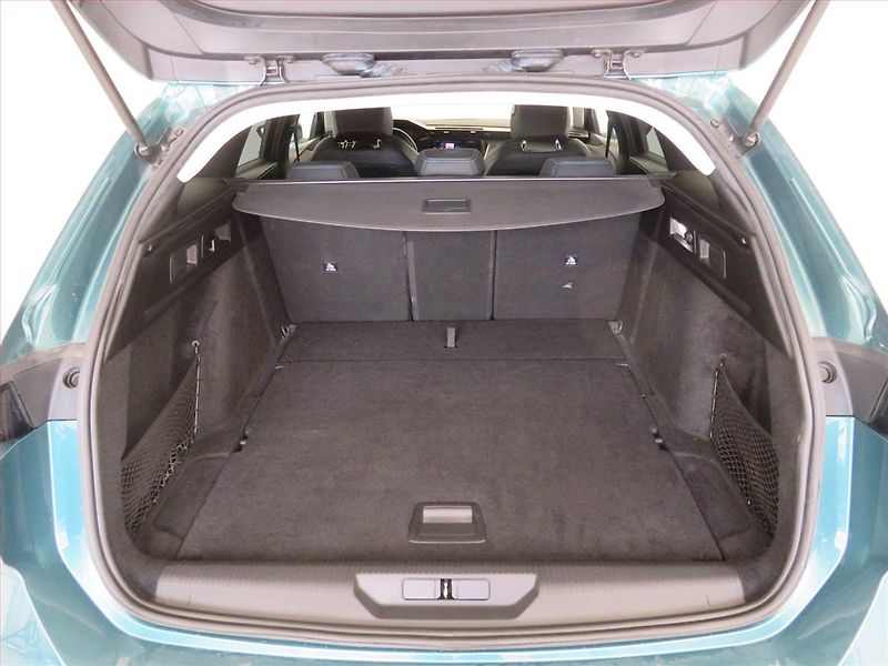 Peugeot 308 (2022) Allure Pack 1.5 BlueHDi - fotka 14 z 17