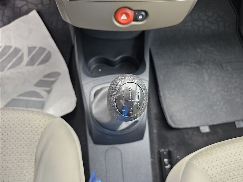 Renault Clio 1,2 i 55KW Grandtour klima ALU - fotka 18 z 35