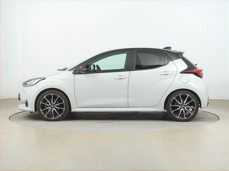 Toyota Yaris (2023) 1.5 VVT-i Hybrid - fotka 3 z 16