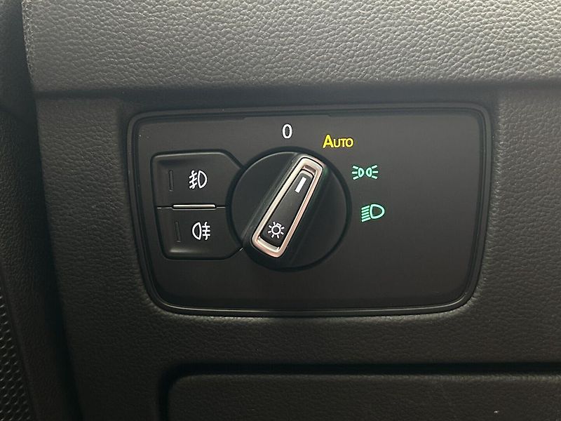 Volkswagen Passat Variant 2.0 TDI Elegance - fotka 19 z 27