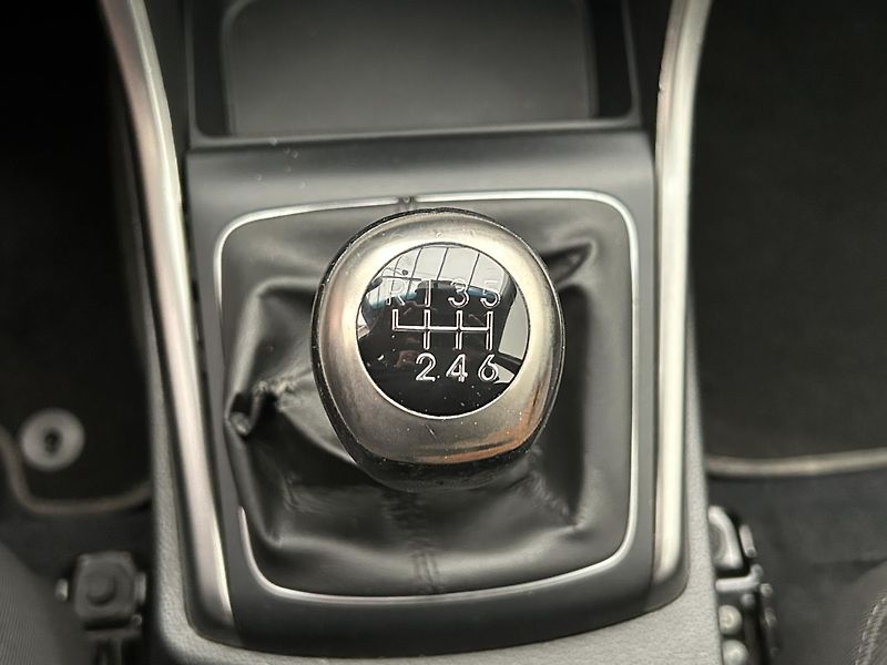 Hyundai i30 1.6  Trikolor - fotka 15 z 23