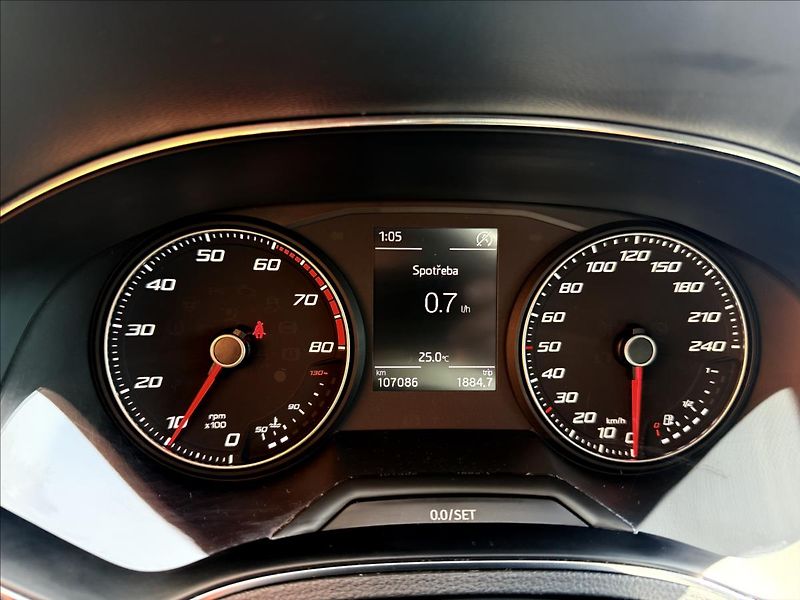Seat Arona 1,0 TSi STYLE - fotka 12 z 32