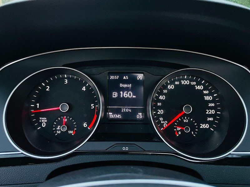 Volkswagen Passat 2.0TDI AUTOMAT KAMERY SERVISKA - fotka 45 z 49