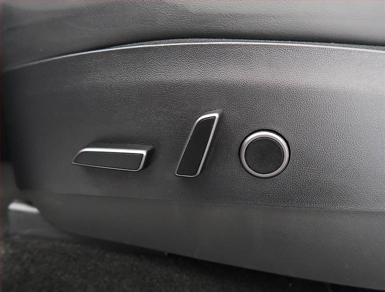 Tesla Model Y (2023) RWD LFP 60kWh, SoH 93% - fotka 18 z 31