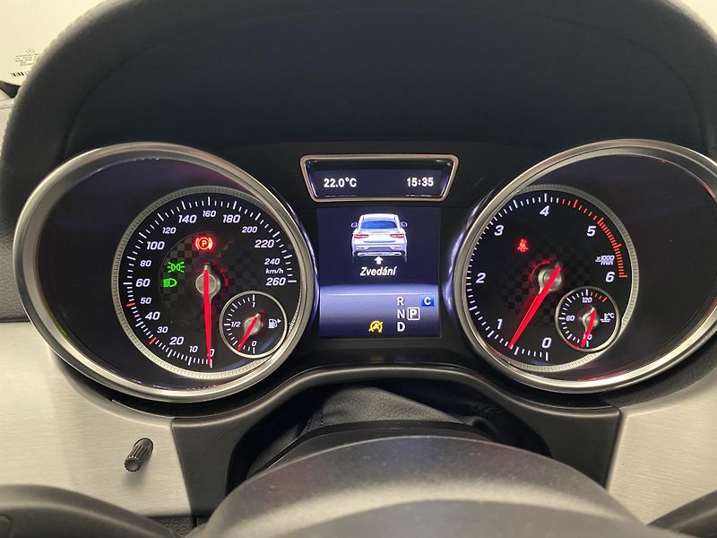 Mercedes-Benz GLE 350d 4MATIC AMG AUT CZ - fotka 27 z 53