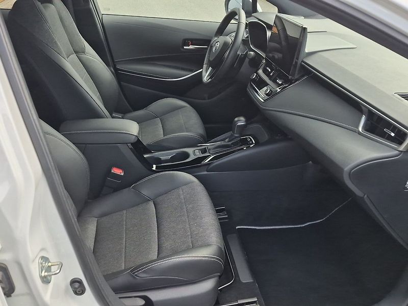 Toyota Corolla TS 2.0 HEV e-CVT Style - fotka 11 z 25