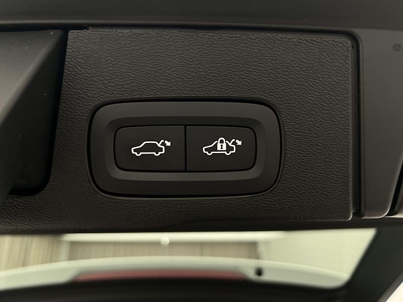 Volvo XC60 B5 AWD BLACK EDITION PLUS AUT  - fotka 46 z 48