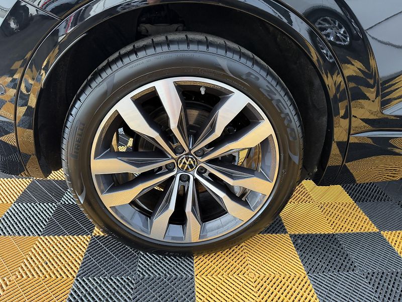 Volkswagen Touareg 3.0Tdi*210kw*1-MAJ*DPH*R-Line* - fotka 24 z 49