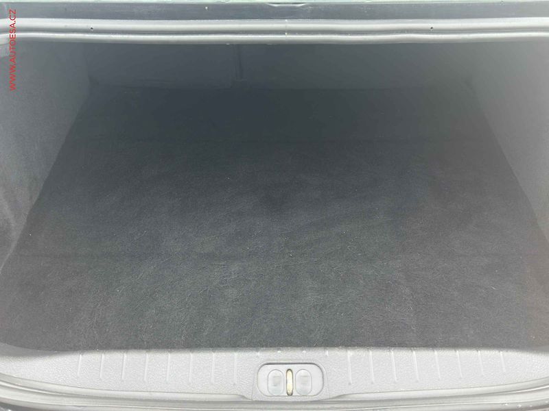 Peugeot 407 (2006) 2.2i, xenon, autoAC - fotka 7 z 18