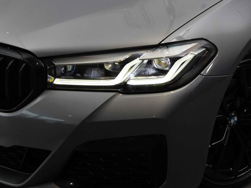 BMW Řada 5 520d xDrive - fotka 8 z 20