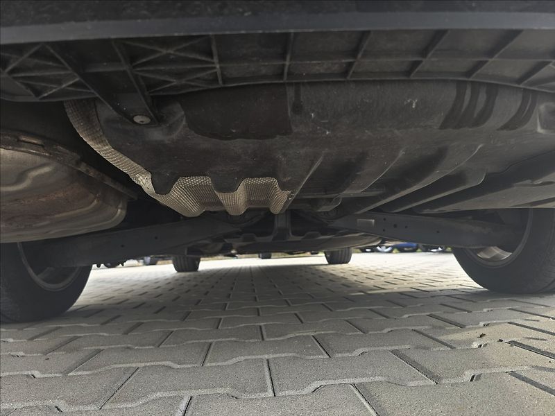 Volkswagen Passat B7 1,4TSi Comfortline NAVI - fotka 30 z 45