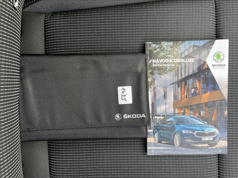 Škoda Octavia 2,0 TDI Combi Ambition Plus - fotka 18 z 19